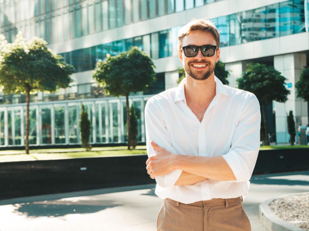 Okulary przeciwsłoneczne Gucci to najnowsza propozycja dla modnych mężczyzn, którzy cenią sobie styl i jakość